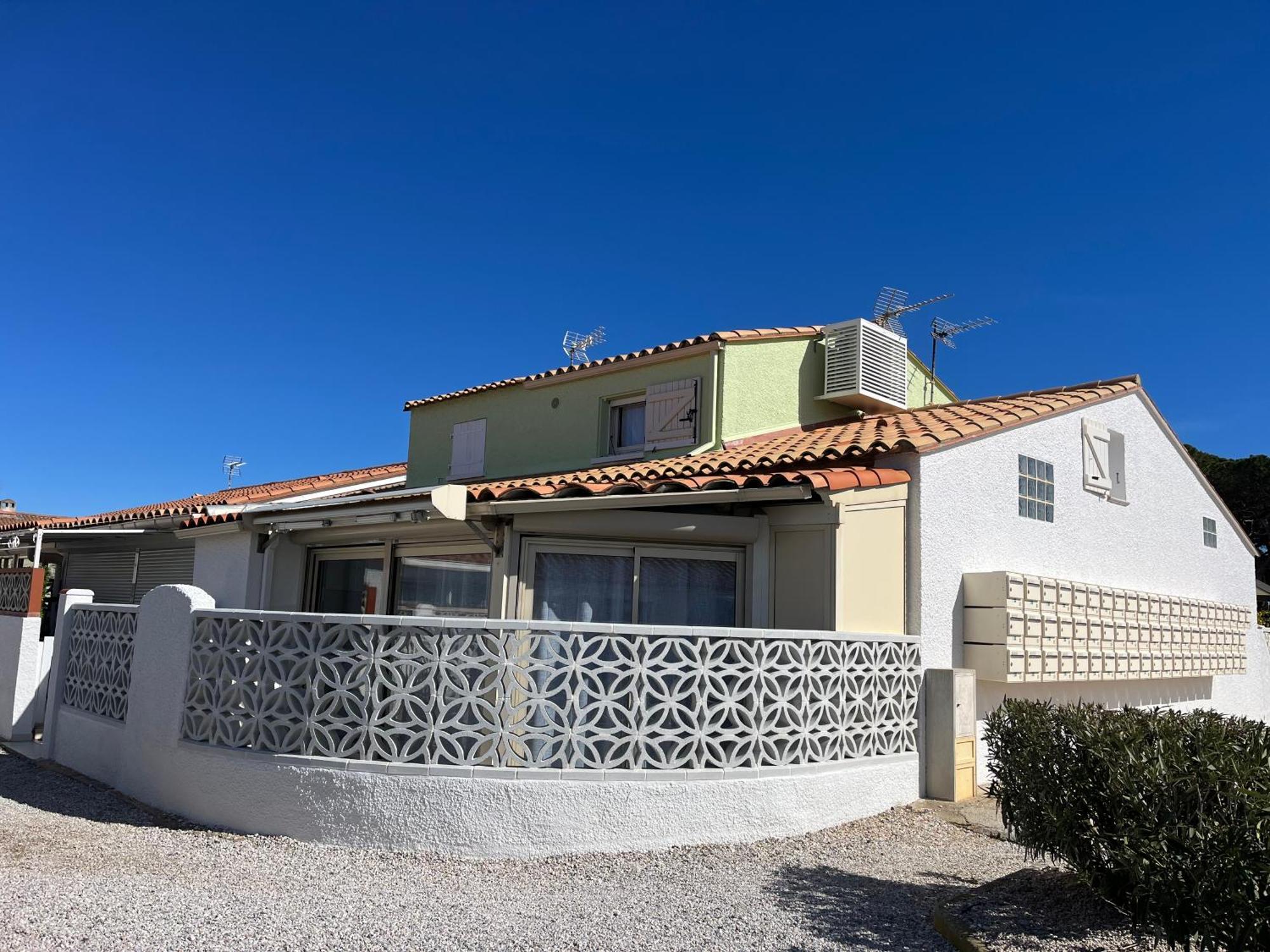 Location De Villa Numero 3 Renovee En Residence Ле Баркарес Экстерьер фото